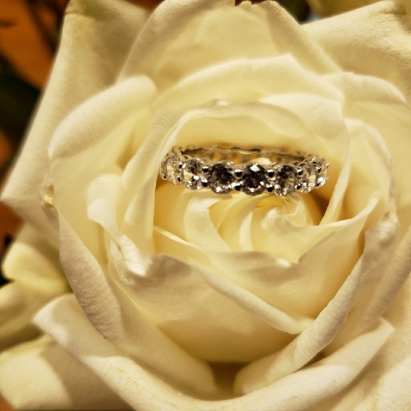 18k Eternity Swarovski diamond ring - Picture 5 of 10